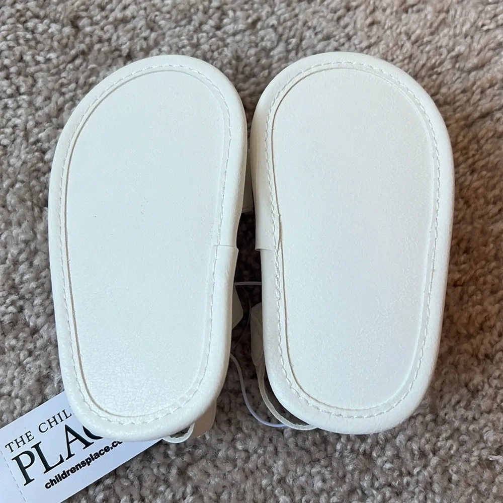 NWT The Children’s Place baby girl white sandals, size 6-12months
